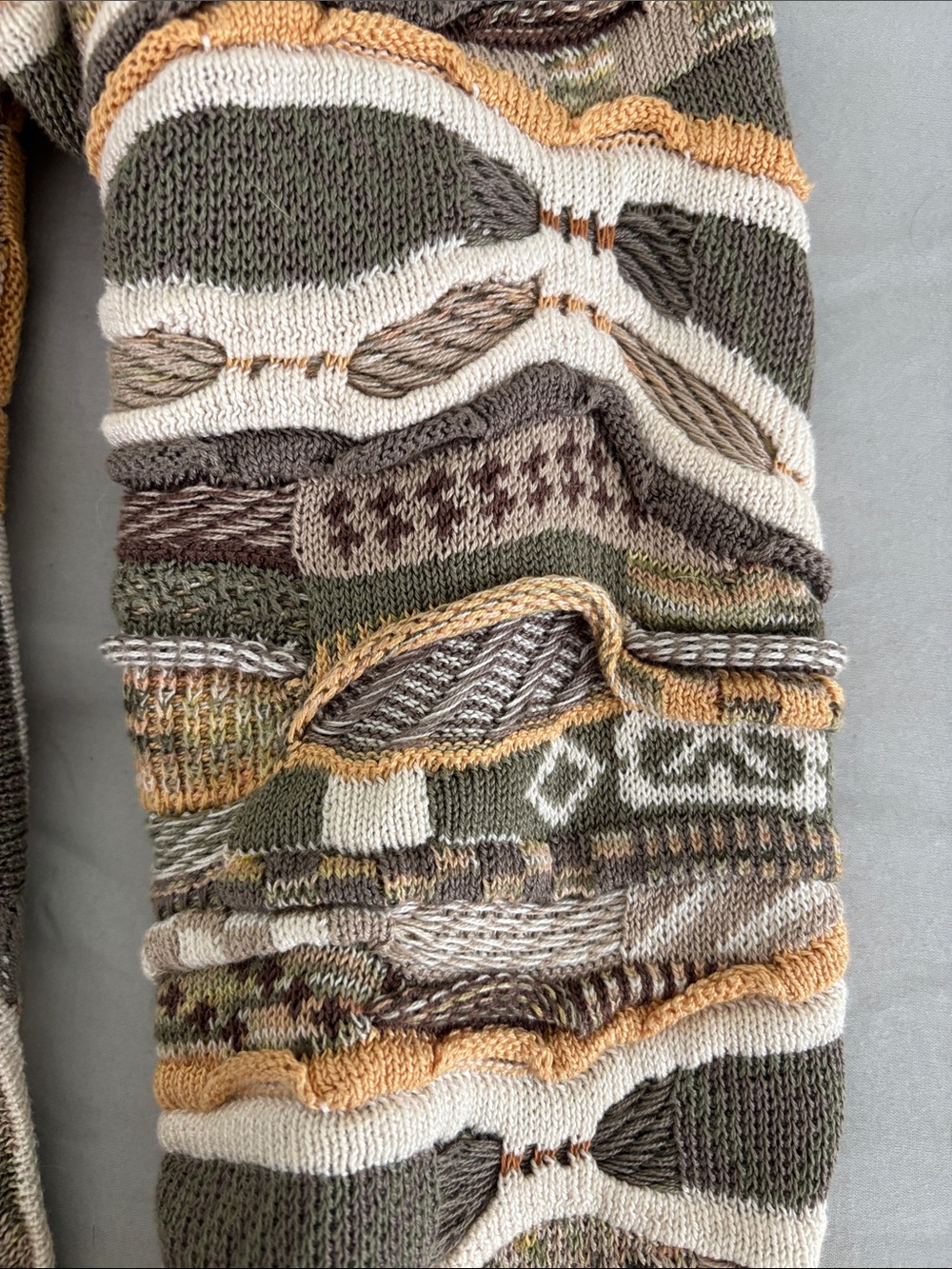VINTAGE Tundra Men’s Coogi Style Sweater - Picture 7 of 16